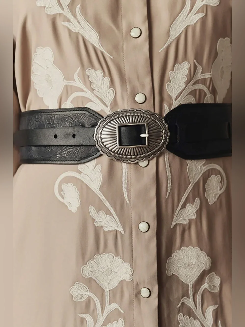NEW STETSON & THE GREAT. The Tooled Waist Belt in Black with Silver Size M